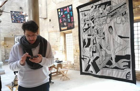 Un italiano e i suoi arazzi per raccontare il caos del Cairo