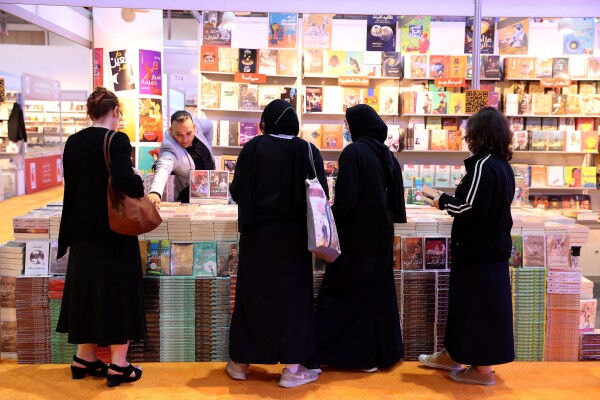 'Tutto comincia con un libro': via alla Fiera internazionale del libro di Sharjah
